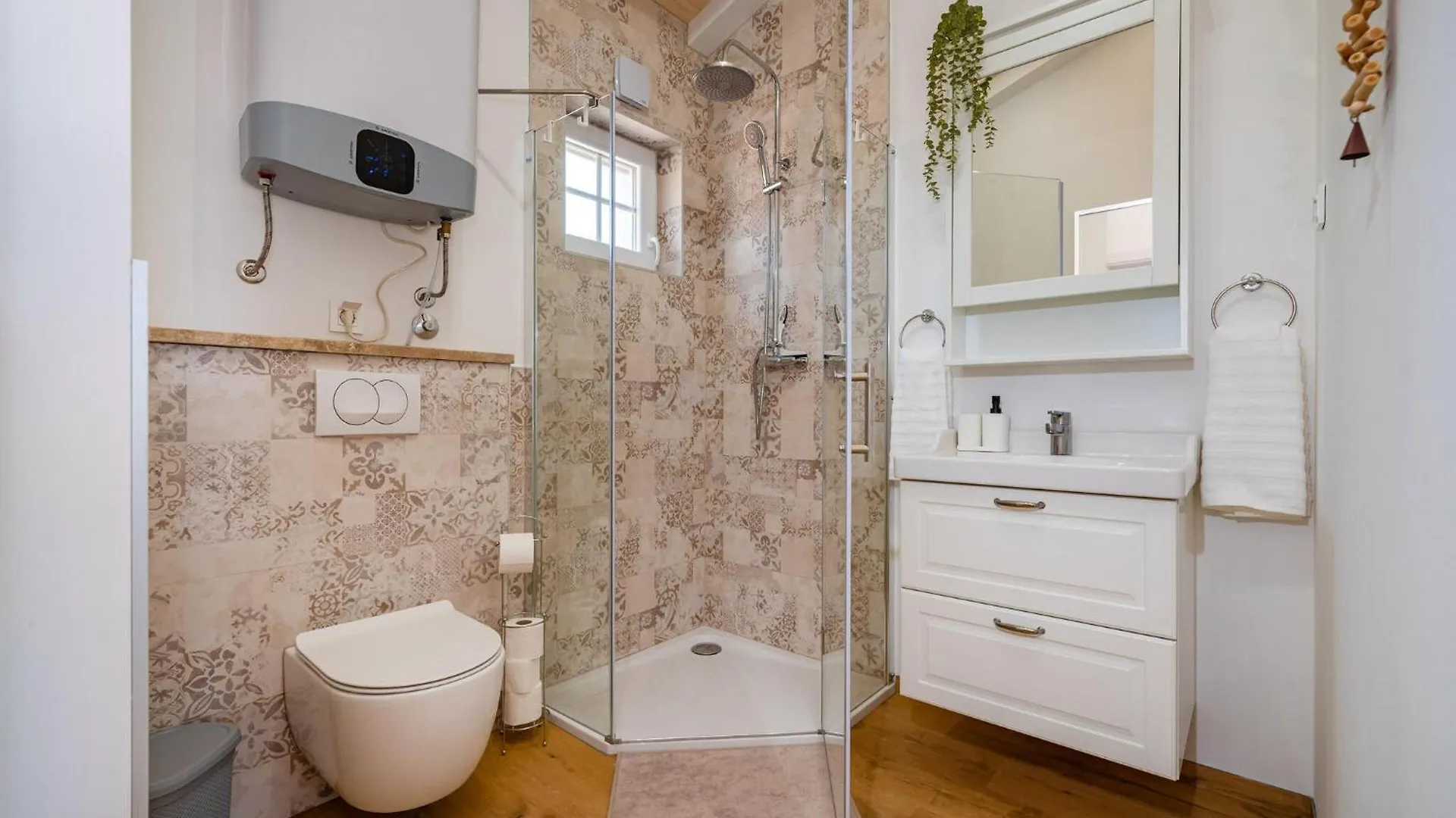 Gorgeous Home In Rovanjska With House Sea View 0*,  Croazia